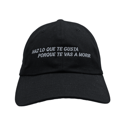 CAP FLEXFIT NEGRO "HAZ LO QUE TE GUSTA PORQUE TE VAS A MORIR".